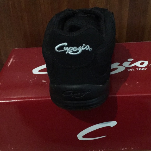 Dance Sneakers Capezio ROCK IT Black size 2 M NIB - Picture 2 of 5
